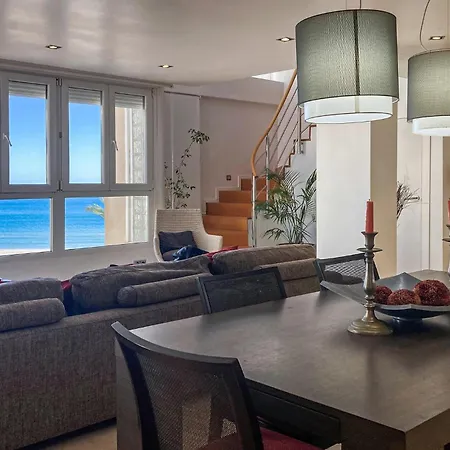 Front In With Kitchen Apartment *