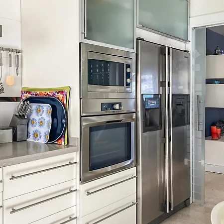 Front In With Kitchen * El Campello